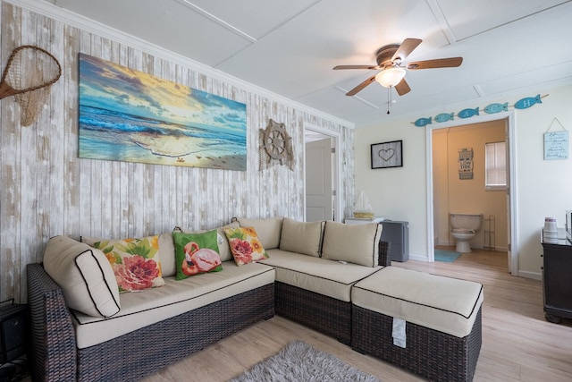 living room featuring crown molding, ceiling fan, and light hardwood / wood-style floors