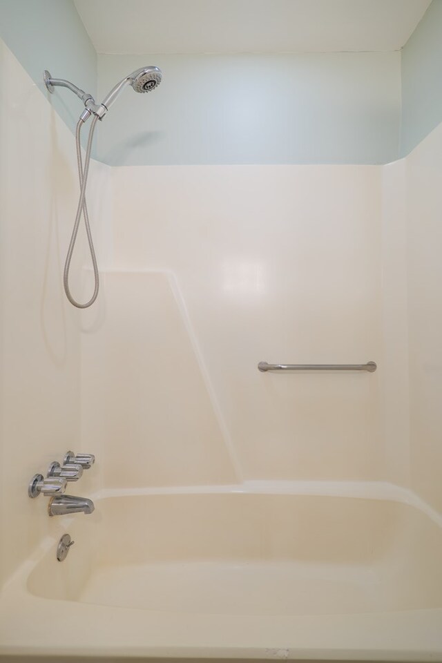 bathroom featuring shower / tub combination