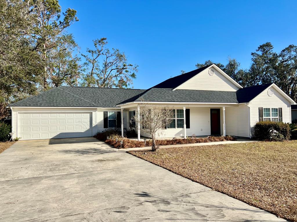 ranch-style home featuring a garage