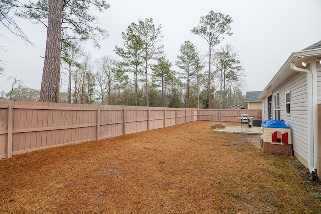 view of yard with a patio area