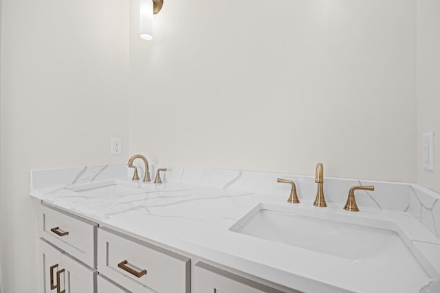 2204 N Oak St, Valdosta, GA 31602 - full bath with double vanity