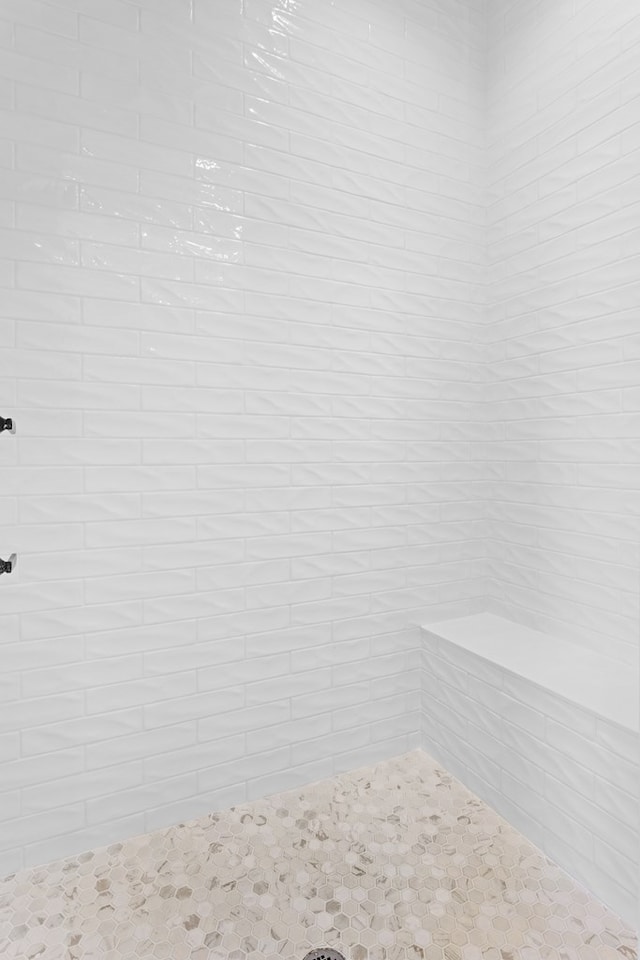 details with a tile shower