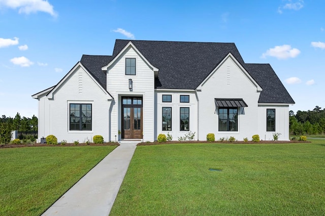 view of front facade with a front yard