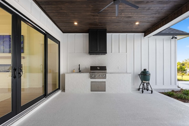 view of patio with an outdoor kitchen, ceiling fan, sink, and grilling area