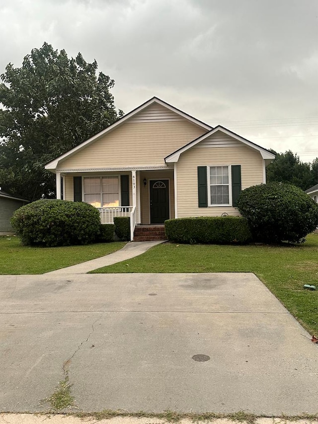 4193 Hamilton Cir, Valdosta, GA 31605 - view of front facade with a front lawn and covered porch