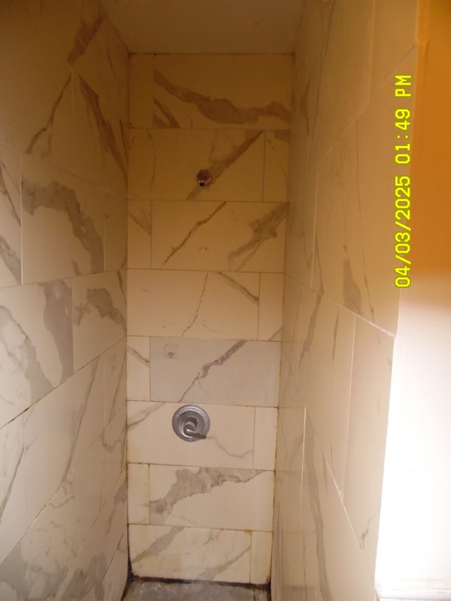 6 Prince Cv, Valdosta, GA 31601 - room details featuring a tile shower