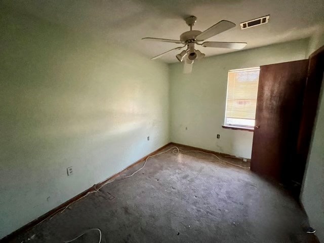 empty room with ceiling fan