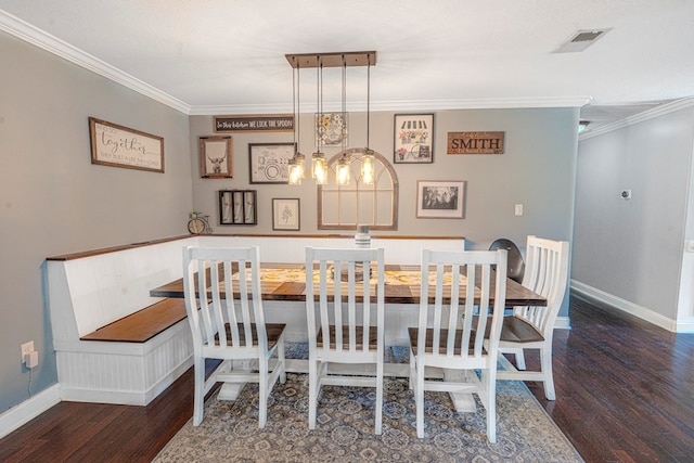 dining space featuring visible vents, ornamental molding, baseboards, and wood finished floors