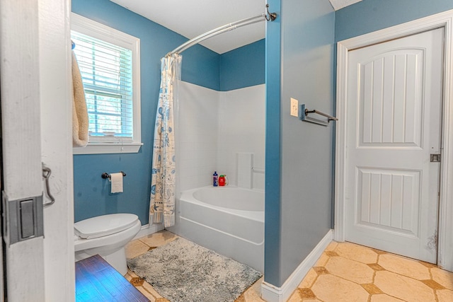 bathroom with baseboards, shower / tub combo with curtain, tile patterned floors, and toilet