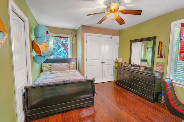 bedroom featuring a ceiling fan, a textured ceiling, and wood finished floors