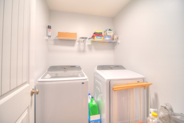 washroom featuring washer and clothes dryer and laundry area