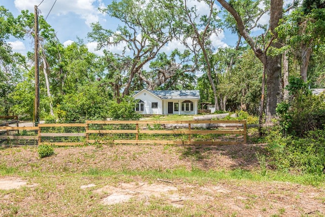 4204 Beaver Run Rd, Valdosta, GA 31601 - view of front of home featuring a fenced front yard