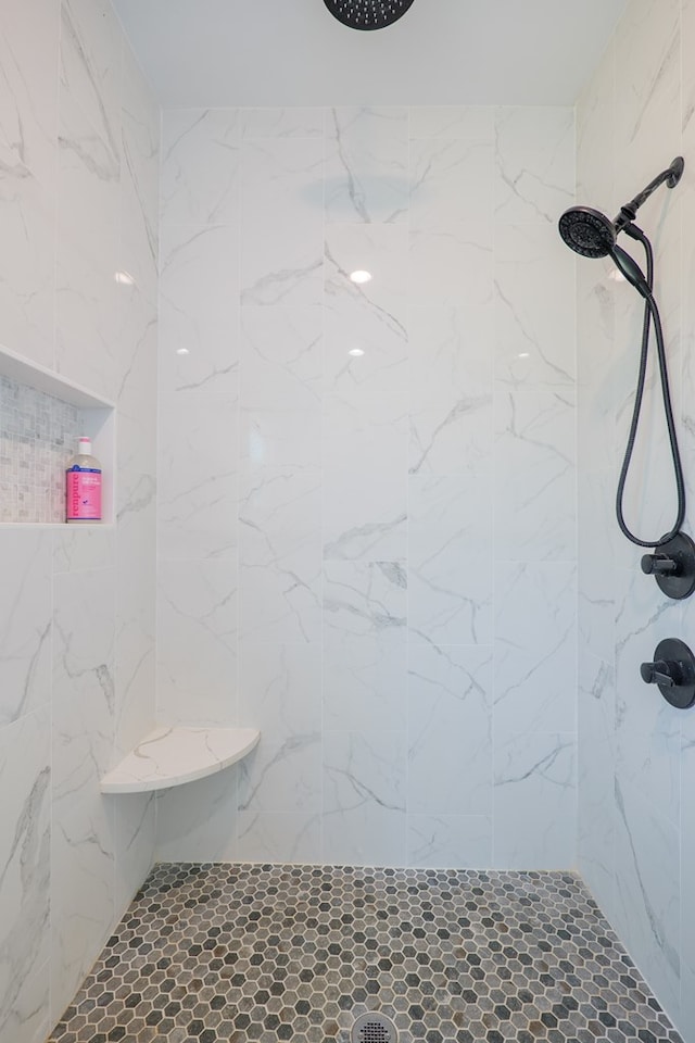 4310 Old Quitman Hwy, Valdosta, GA 31601 - bathroom featuring a tile shower