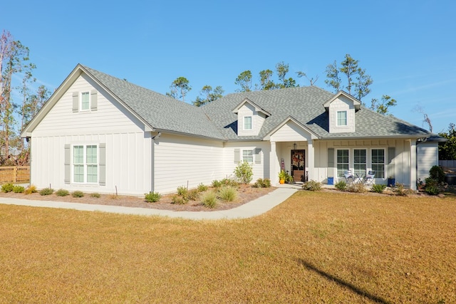 view of front of property with a front yard