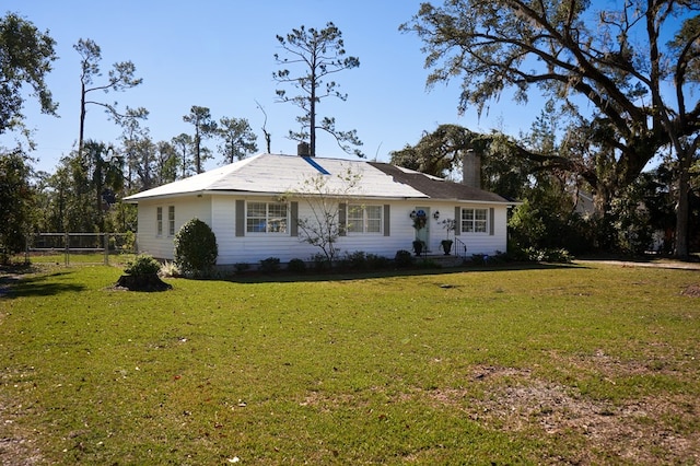 ranch-style home with a front yard