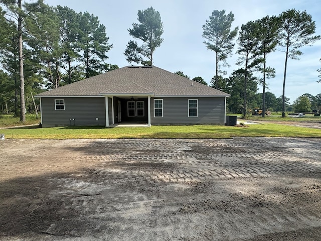 back of house featuring a yard