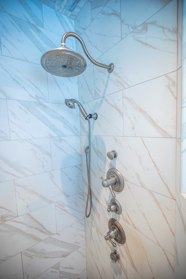 5643 Timberwind Cir, Lake Park, GA 31636 - detailed view of tiled shower