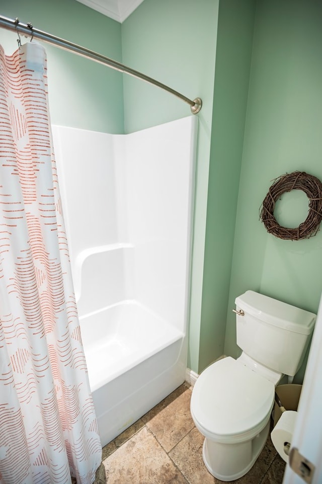 5643 Timberwind Cir, Lake Park, GA 31636 - bathroom with baseboards, toilet, and shower / tub combo with curtain