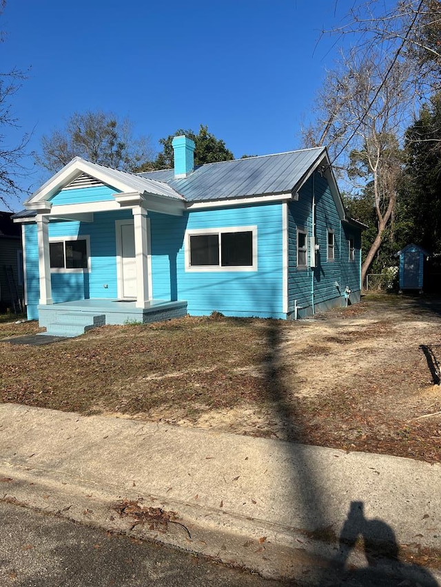 view of front of property with covered porch