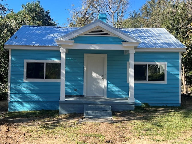 bungalow-style home with a front lawn