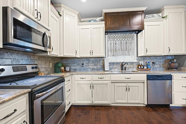 4186 Bowen Way, Valdosta, GA 31605 - kitchen with stainless steel appliances, a sink, dark wood finished floors, tasteful backsplash, and ornamental molding
