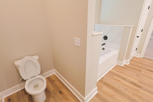 2830 Loch Laurel Rd, Valdosta, GA 31601 - full bath featuring wood finished floors, a garden tub, toilet, and baseboards