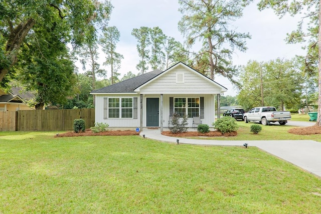 view of front of home featuring covered porch and a front lawn