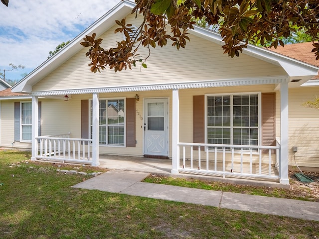 5210 N Northridge Rd, Valdosta, GA 31605 - view of front of house with a porch