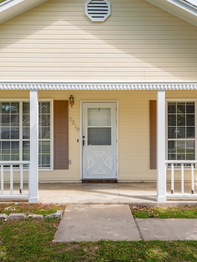 5210 N Northridge Rd, Valdosta, GA 31605 - view of exterior entry with a porch