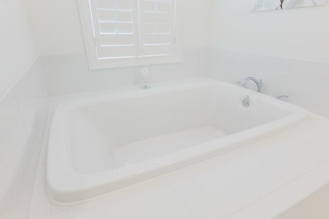 3870 Timber Ridge Rd, Valdosta, GA 31601 - full bath featuring a bath