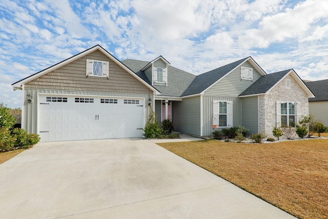 view of front facade featuring a garage and a front yard