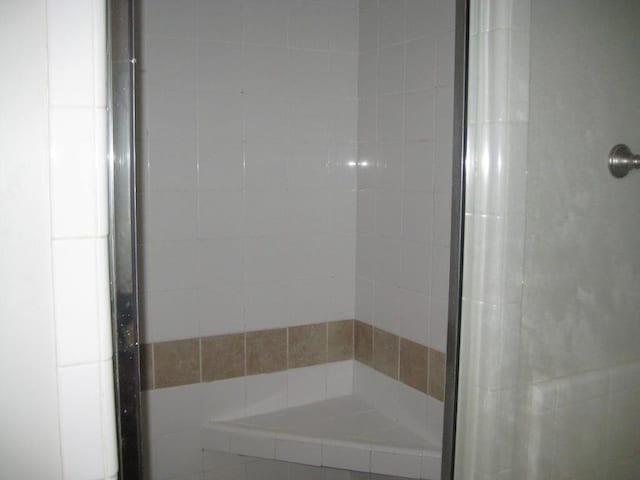 3745 Old Vine Way, Valdosta, GA 31605 - full bath with tiled shower