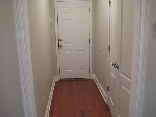 3745 Old Vine Way, Valdosta, GA 31605 - entryway with dark wood-style floors and baseboards