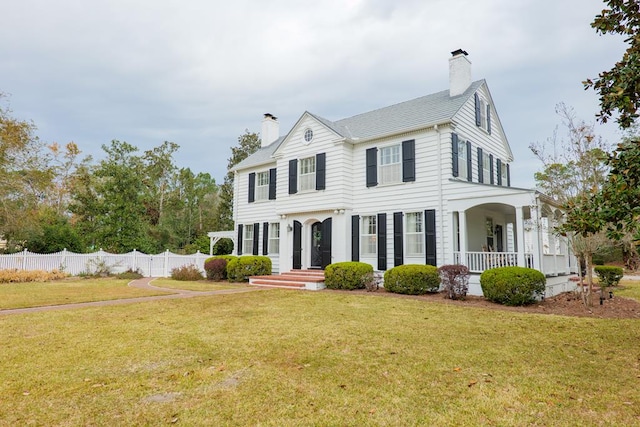 view of front of property with a front yard