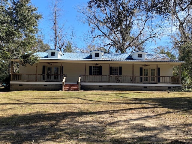 back of house with covered porch, ceiling fan, and a lawn