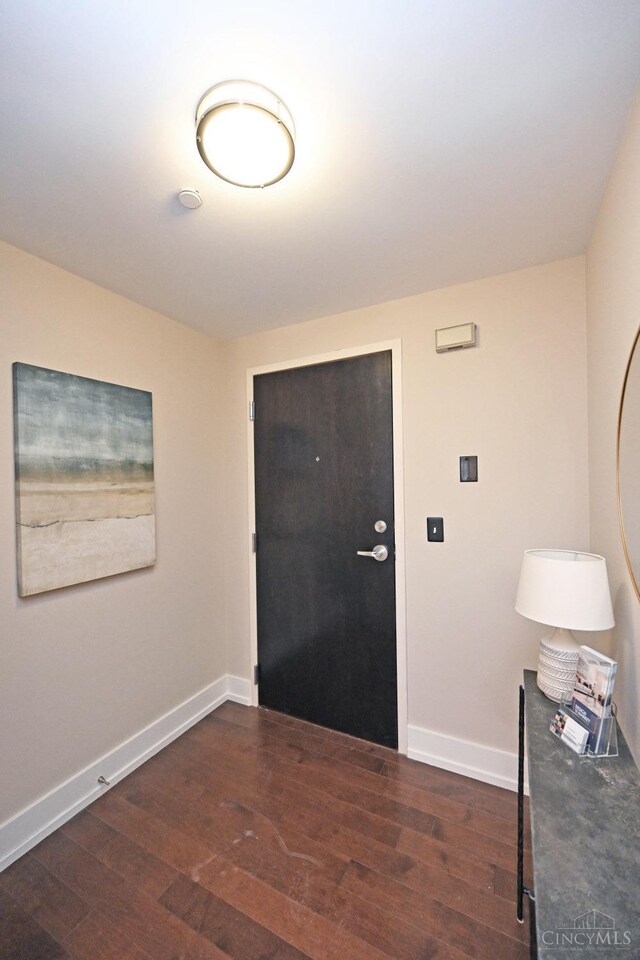 1 Mercer St Unit 204, Cincinnati, OH 45202 - foyer entrance featuring baseboards and dark wood finished floors