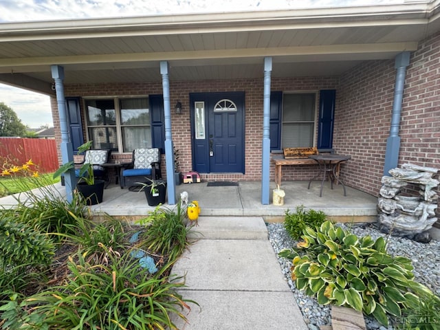 5506 Glen Ct, Carlisle, OH 45005 - view of exterior entry featuring a porch
