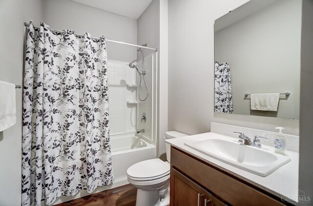61 Goldfish Ln, Pierce Twp, OH 45102 - full bath featuring toilet, vanity, wood finished floors, and shower / tub combo with curtain