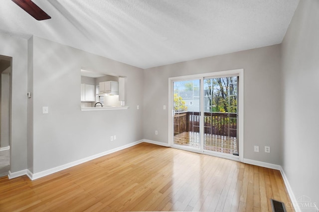 818 William Howard Taft Rd, Cincinnati, OH 45206 - unfurnished room featuring light wood-style floors, ceiling fan, and a textured ceiling