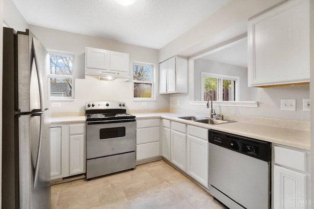 818 William Howard Taft Rd, Cincinnati, OH 45206 - kitchen featuring stainless steel appliances, under cabinet range hood, white cabinetry, light countertops, and a textured ceiling