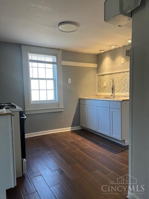338 Wiltsee Ave, Miami Twp, OH 45140 - kitchen featuring electric range, dark wood finished floors, decorative backsplash, and light countertops