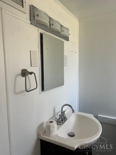 338 Wiltsee Ave, Miami Twp, OH 45140 - bathroom featuring vanity