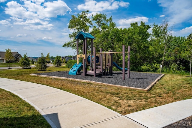 4517 Renaissance Park Dr, Middletown, OH 45005 - community jungle gym with a lawn