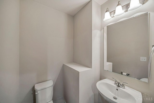 1295 Eagle Blvd, Hamilton Twp, OH 45039 - half bathroom featuring a sink and toilet