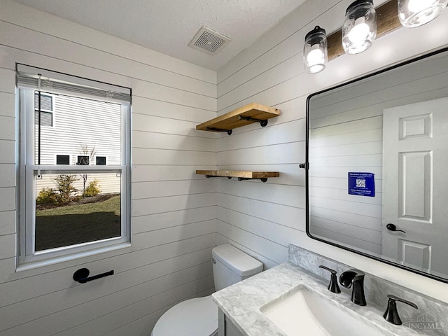 1789 Greentree Meadows Dr, Turtle Creek Twp, OH 45036 - bathroom featuring toilet, visible vents, and vanity