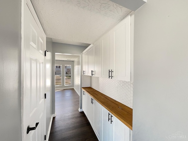1789 Greentree Meadows Dr, Turtle Creek Twp, OH 45036 - hallway featuring a textured ceiling, dark wood-style flooring, and baseboards