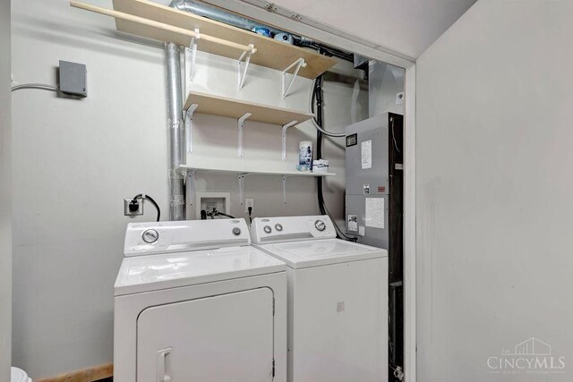 laundry area with laundry area and washer and clothes dryer