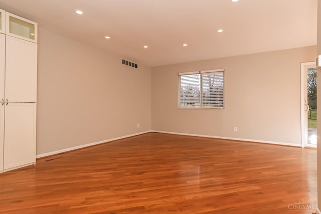 unfurnished room featuring visible vents, recessed lighting, baseboards, and light wood-style floors