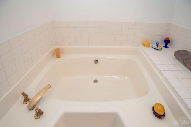 343 Whiteoak Dr, Wilmington, OH 45177 - full bathroom featuring a bathtub