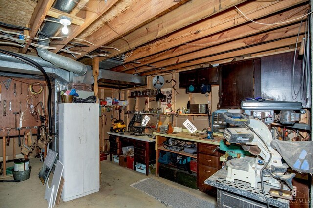 343 Whiteoak Dr, Wilmington, OH 45177 - unfinished below grade area featuring a workshop area